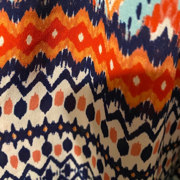 Multi color blouse you can dress up or down - Picture 5 of 8